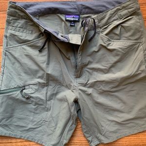 Men’s Patagonia Quandary 8” shorts sz 34 Olive Green